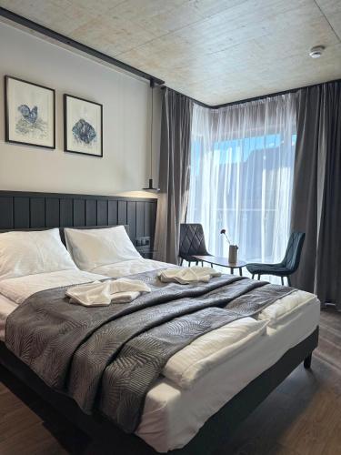 Nourt Rooms & Kitchen