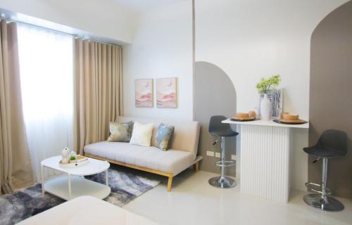 Casa - Vibrant City Center Studio Near Ayala Mall