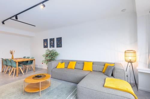 Ostend Center Luxury Top Floor Apartment with Free Parking
