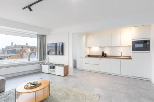 Ostend Center Luxury Top Floor Apartment with Free Parking