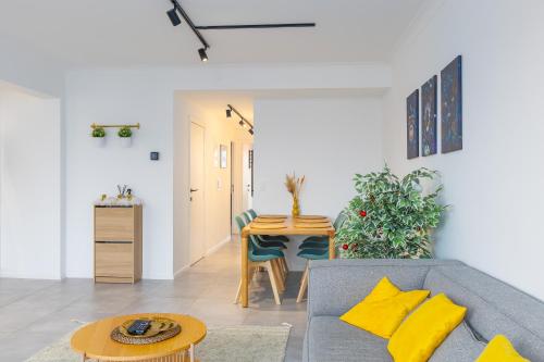 Ostend Center Luxury Top Floor Apartment with Free Parking