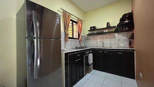 Haus am Strand KLIMAANLAGE INKLUSIVE Sibuyan Island nahe Cresta de Gallo - Marevic's Guesthouse 1