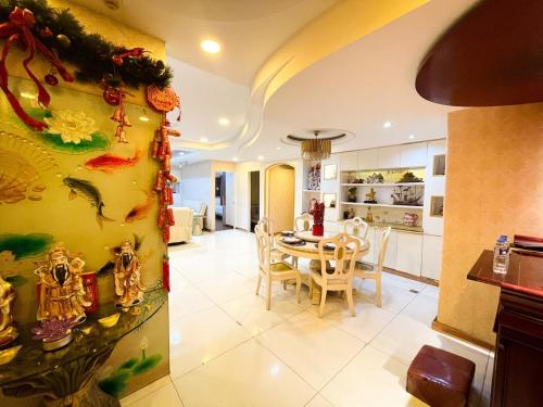 Stunning 3BR with Sunset View near Dolomite Beach