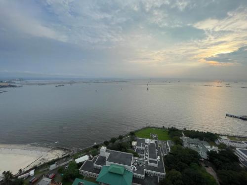 Stunning 3BR with Sunset View near Dolomite Beach