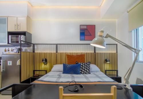 Relaxing Apt Bgc Business Ready with 84inch Cinema