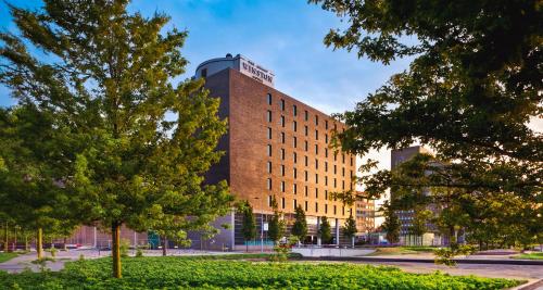 Plaza Premium Grand Winston