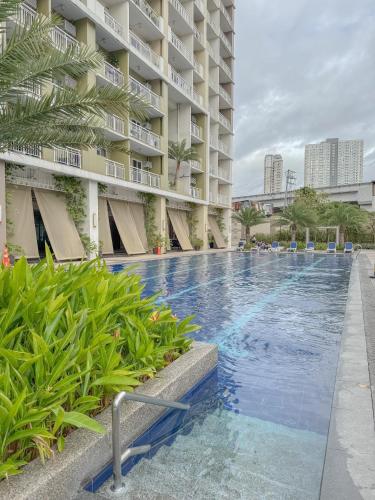 My Dream Staycation - The Celandine