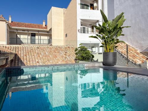 Coeo Hernan Ruiz Rooftop Pool Hostel