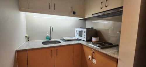 8U Pristine & Cozy Stay at Uptown Mall BGC across Mitsukoshi with FREE Parking and Balcony