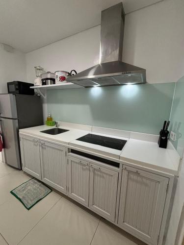 Beach condos at Pico de Loro Cove - Wi-Fi & Netflix, 42-50''TVs with Cignal cable, Uratex beds & pillows, equipped kitchen, balcony, parking - guest registration fee is not included