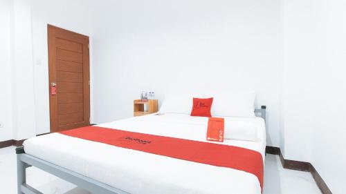 Ritz Place By RedDoorz