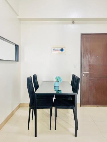 27 Chic and Spacious Studio