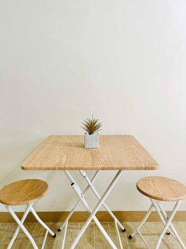 28 Central Location King Studio