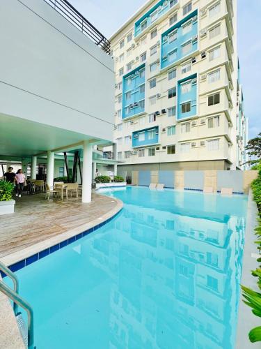 OS 5 Barkada Suite Near Esplanade