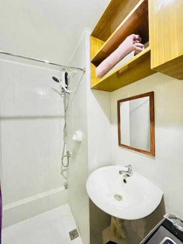 OS 5 Barkada Suite Near Esplanade