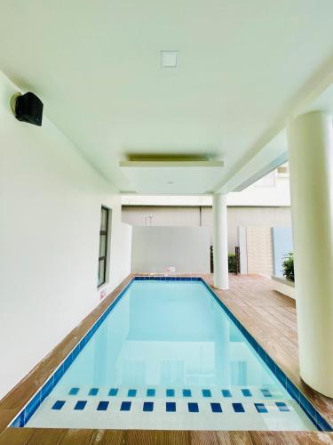 OS 5 Barkada Suite Near Esplanade