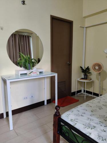 LDN TWO Palm Tree Newport City