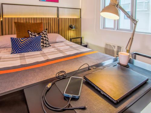 Relaxing Apt Bgc Business Ready with 84inch Cinema