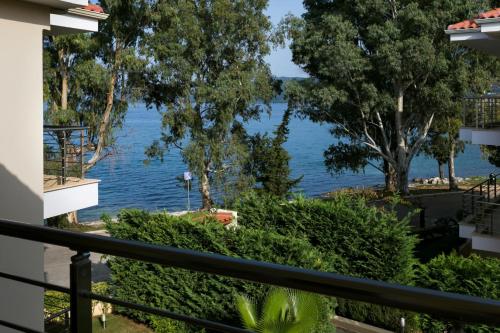 Meliti Waterfront Suites