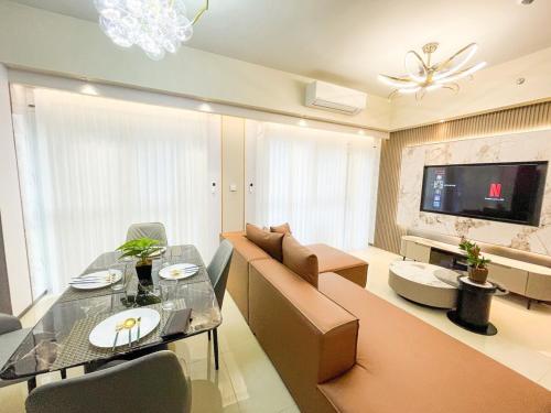 Modern Luxury 5BR Sunset View beside Okada Manila