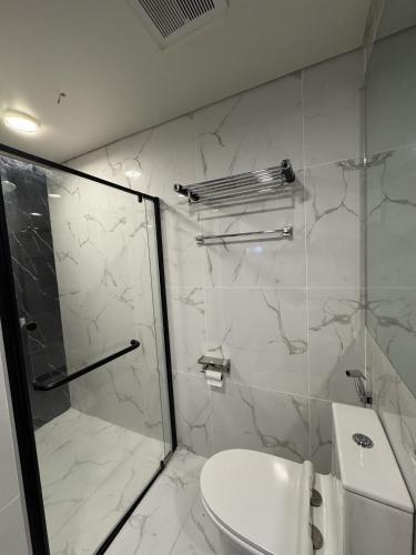 Minimalist Studio Suite near Ayala Mall