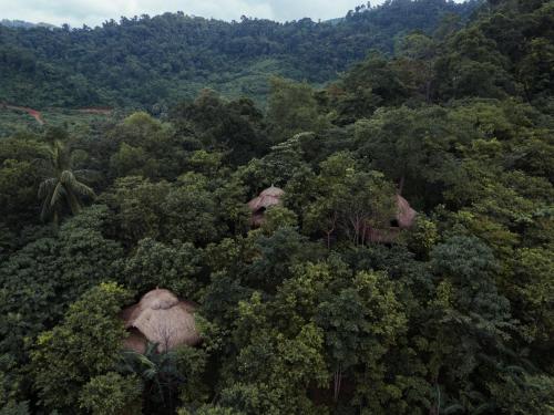 Inigtan Lio Bamboo Cottages