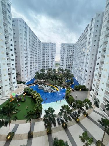 Affordable Condo staycation near MOA , NAIA & Airport 4 GUESTS WIFI, NETFLIX, POOL