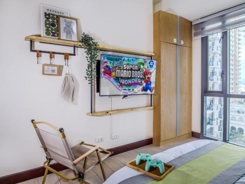 Spacious Family Sleeper BGC & 84inch Cinema