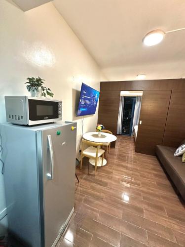 Comfy Makati Condo Wifi, Netflix and Disney