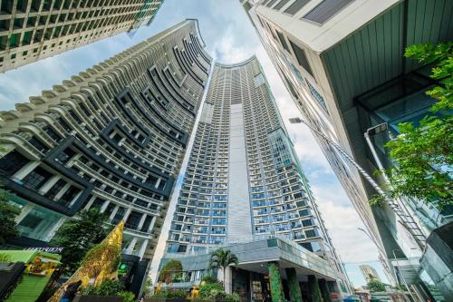 StayHere 3BR Penthouse Knightsbridge Makati