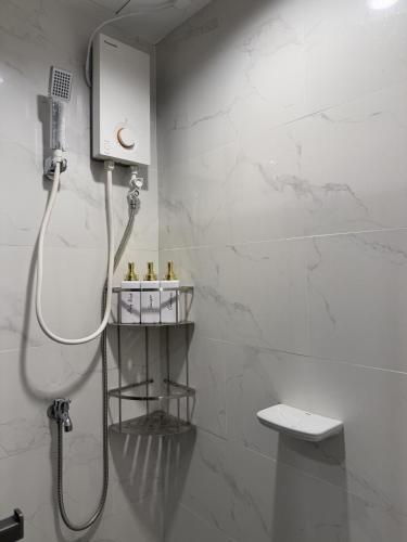 Modern and Cozy Studio Unit with Balcony Near Ayala Center