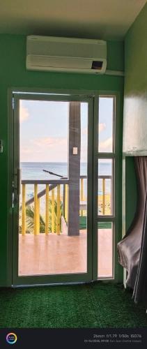 Kobe's Beachfront Haven