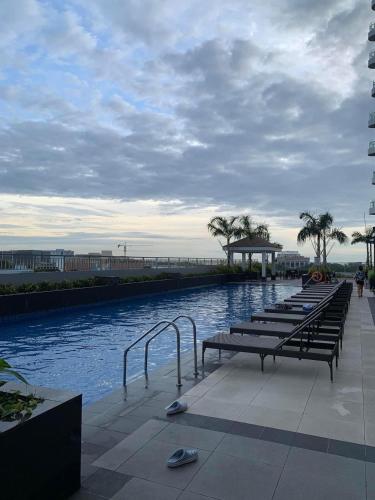 LJ'S Escape 1BR Coast Residences