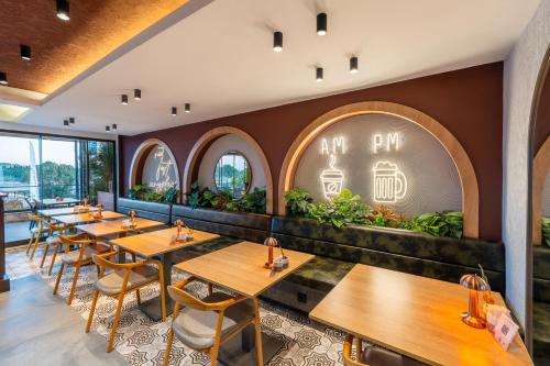 Echinus Hotels