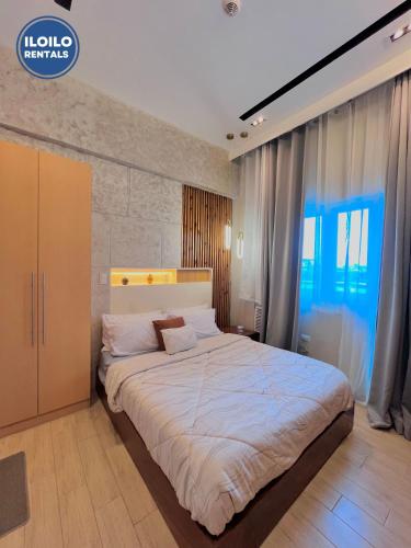 Simple, Modern Cozy Condo in Lafayette Park Square