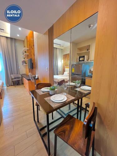 Simple, Modern Cozy Condo in Lafayette Park Square