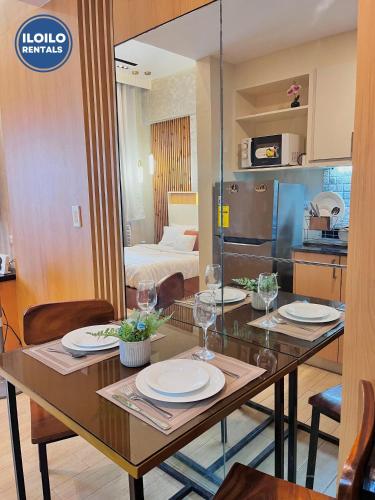 Simple, Modern Cozy Condo in Lafayette Park Square