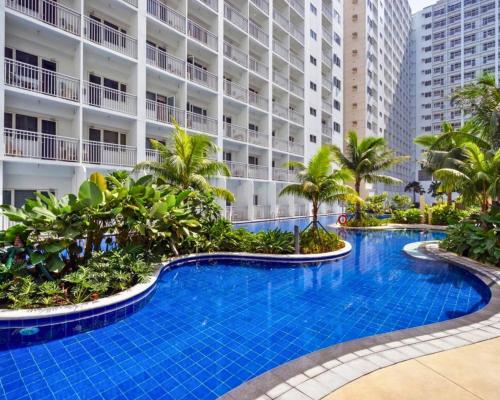 Ndulge in opulence on a budget near MOA! Luxuriate in our Deluxe 1 Bedroom Units with stunning views. Enjoy free NETFLIX and an exceptional discount. Book now for a lavish and affordable escape