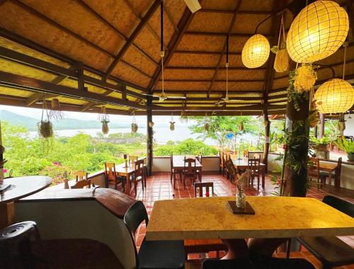 Casa Rosa Inn And Restaurant