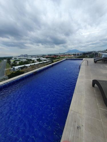 Luxury Studio Condominium at Horizon Towers