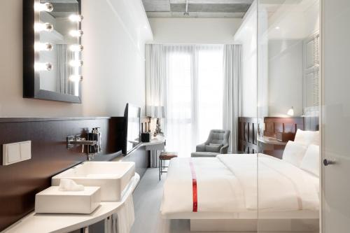Ruby Louise Hotel