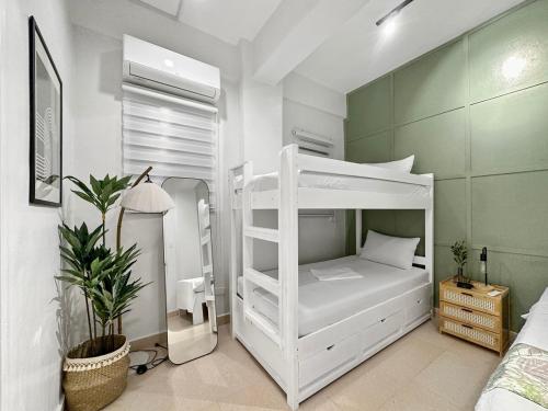 Family Apartment By The Beach with Kitchen Netflix Station 3 Beachfront