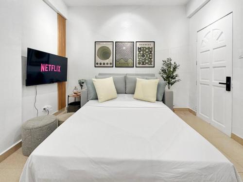 Family Apartment By The Beach with Kitchen Netflix Station 3 Beachfront