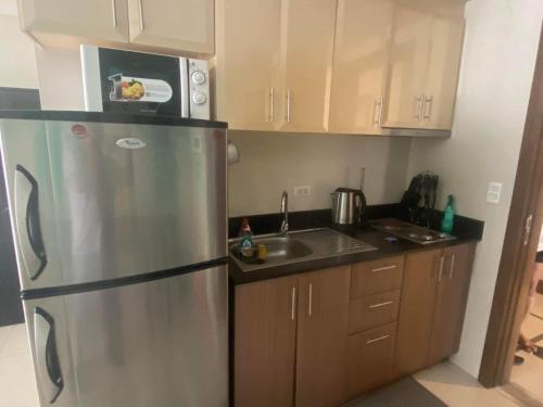 One Palm Tree Villas Studio w fast WiFi, across from NAIA Terminal 3