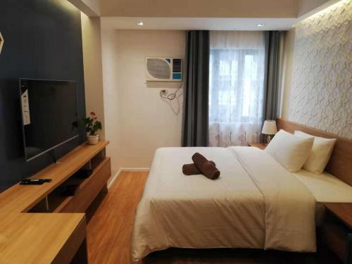 Modern Studio Condo - Shore near MOA- 403B