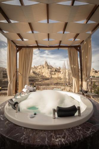 Secret Hill Cave Suites