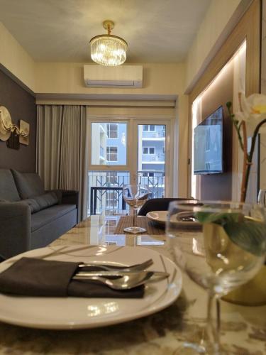 Savvy Suites Combined 6BR near Okada