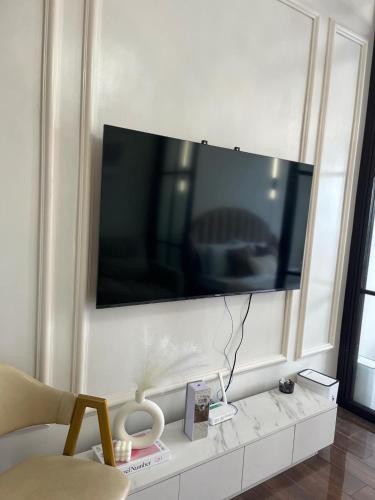 Air Residences - Elevate Escapes Makati, central location