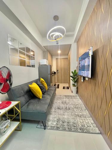 Stunning Suite with Balcony near MOA