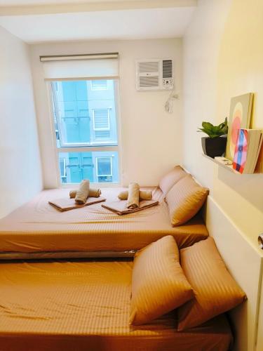 Cadence Place 2BR Pasig Condo for upto 6pax with Free Parking